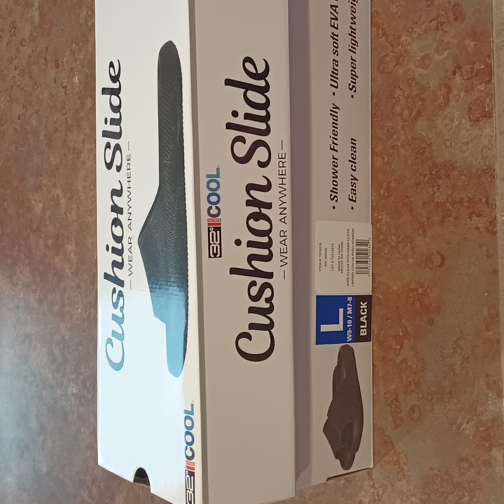 32 degree slippers fits both men and women